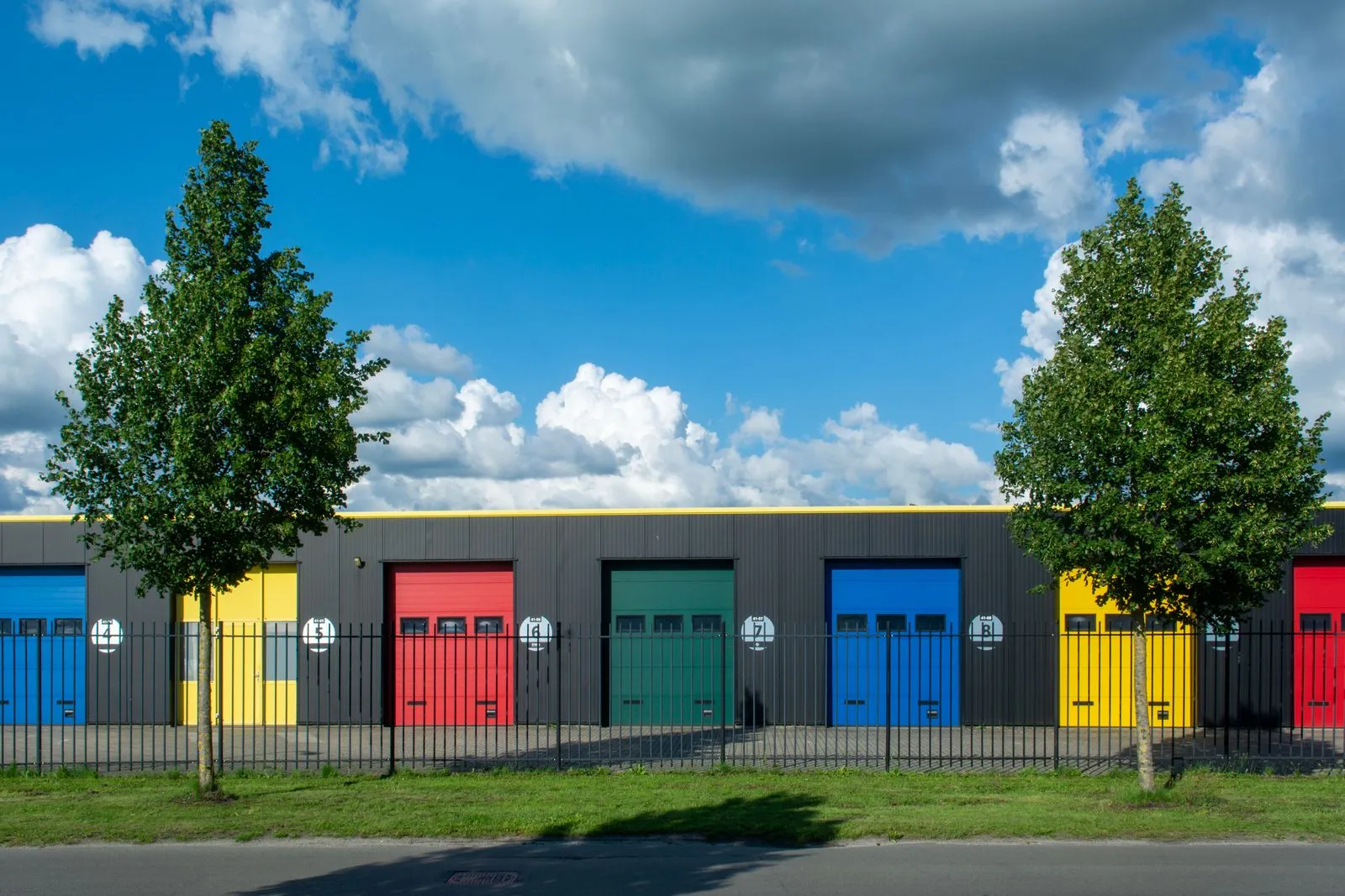 When to Repair or Replace a Commercial Garage Door